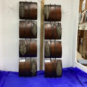 2 METAL ARTWORK WALL DECOR