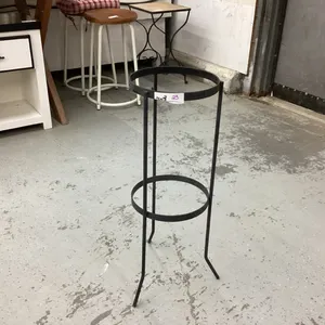 METAL PLANT STAND