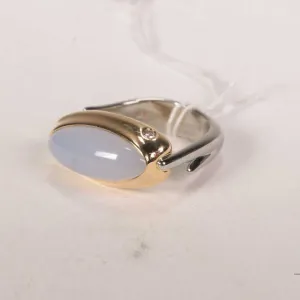 18kt yellow and white gold ring set with 5.50ct light lavender chalcedony quartz cabochon cut gemsto