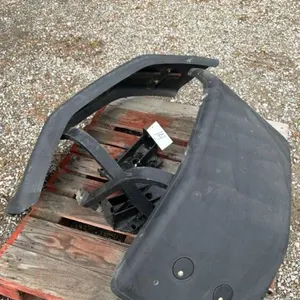 (2) IH FRONT FENDERS WITH BRACKETS