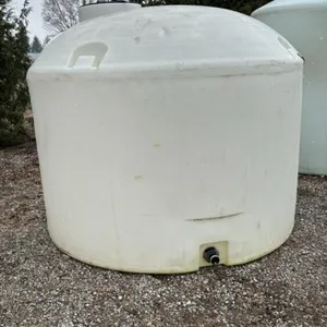 1250 GAL WATER TANK WITH 2IN OPENING