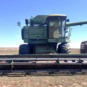 JD 7720 Combine w/222 Header