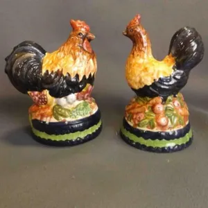 Cosmos Gifts Ceramic Rooster and Hen Salt & Pepper
