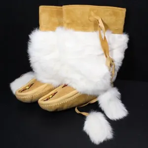HANDMADE MUKLUKS W/ MULTI COLOR BEADING, W SIZE 7