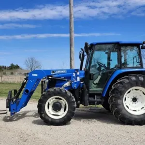 2007 New Holland TL100ADT 4x4 Cab Tractor w/Loader