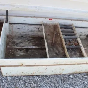 6' Truck Bed Tool Box (bad stabilizers)