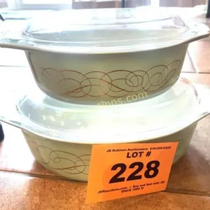 VINTAGE (2) COVERED PYREX CASSEROLE DISHES