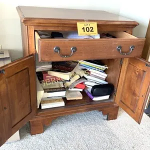 NIGHTSTAND WITH BOTTOM STORAGE
