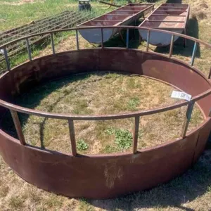 Metal hay feeder