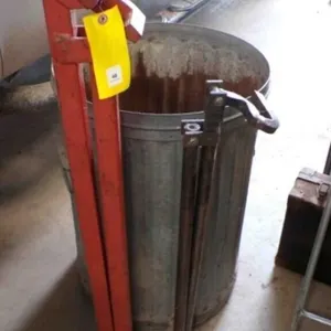 2-t-post pullers & trash can