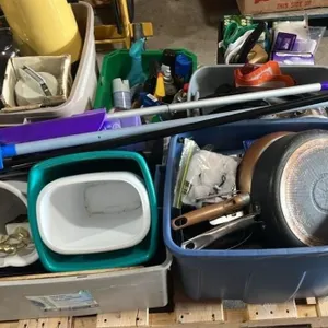 Pallet with large quantity of household items,
