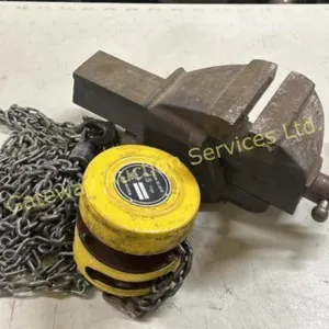Chain block half ton and a bench vice