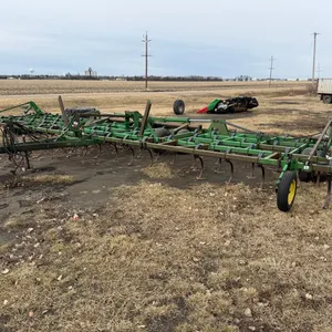 John Deere 980 42' field cultivator