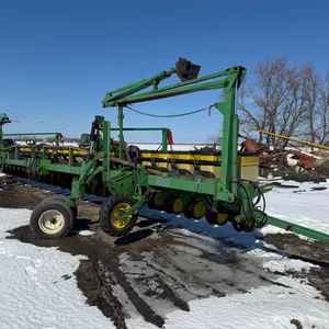 John Deere 7300 MaxEmerge 2 24R22 planter