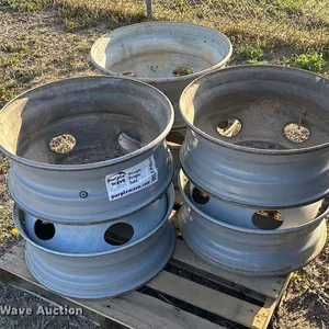 (6) 22.5" wheels
