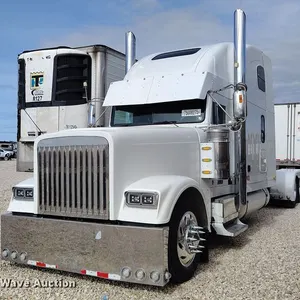 2005 Freightliner FLD semi truck