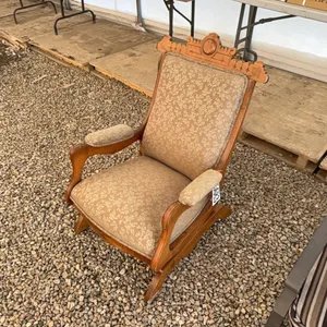 ANTIQUE CHAIR