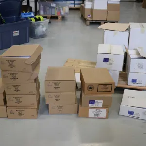 Pallet lot of envelopes.   Pallet was wrapped and stacked after lotting, previewing by photos only.