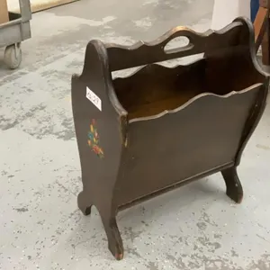 VINTAGE MAGAZINE RACK