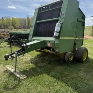John Deere (JD) 530 Round Baler