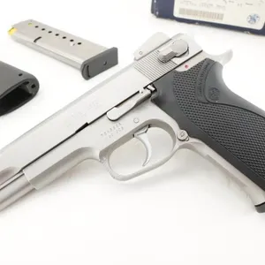 Smith & Wesson 1006 10MM
