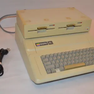 Apple II E Computer with A9M0108 Dual 5.25 Disk