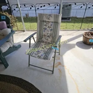 PADDED LAWN CHAIR