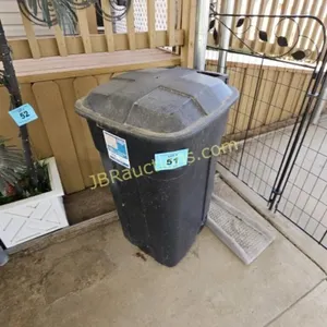 LARGE TRASH CAN ON WHEELS