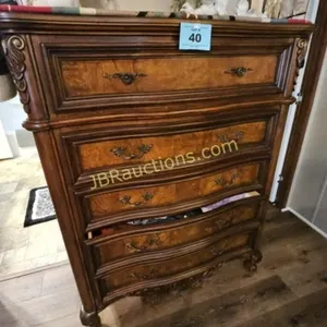 CHEST OF DRAWERS