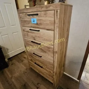 CHEST OF DRAWERS (MATCHES LOT 25)