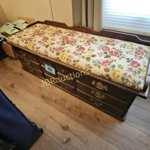 LANE CEDAR CHEST (NO CONTENTS)