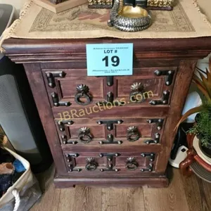 LAMP / END TABLE