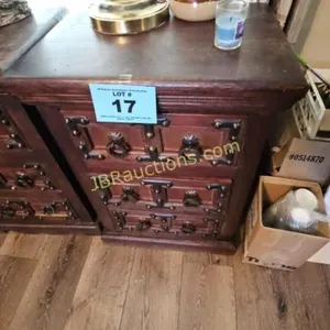LAMP / END TABLE