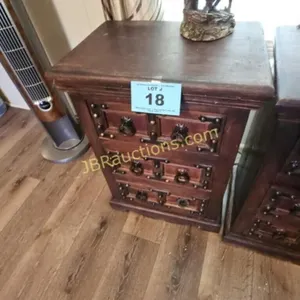 LAMP / END TABLE