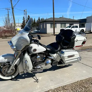 2002 Harley Davidson Electra Glide Ultra Classic  Motorcycle,1450 88cu, 39,352km, Pearl White, *VIN 1HD1FCW162Y612680 *LOTS 1-2a LINKED FOR SIMULTANEO