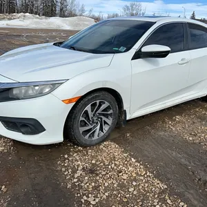 2017 Honda Civic Car, 2L, 184,408 km, White, *VIN 2HGFC2F84HH024336 *Last Registered in Nova Scotia, Will Need Out of Province Inspection* (P10-R2-S11
