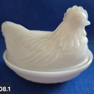 908. Vintage Anchor-Hocking milk glass hen-on-a-nest, no damage