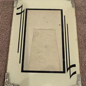 1116 -  Art Deco era reverse-painted glass photo frame.  Produced in the 1920s, 1930s. 5" x 7" frame