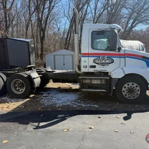 2013 Volvo VNL Truck - VIN #4V4NC9THXDN135085 - Elk Mound, WI