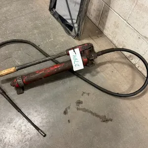 Grease Gun/Hand Pump