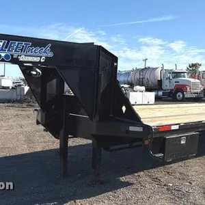 2011 Diamond C Trailer equipment trailer