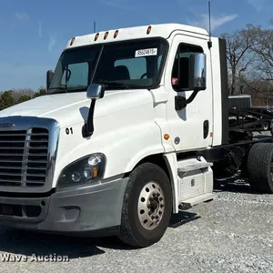 2019 Freightliner Cascadia semi truck