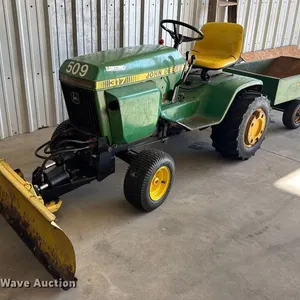 John Deere 317 lawn tractor