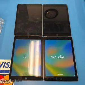 (4) Apple A1823 iPads