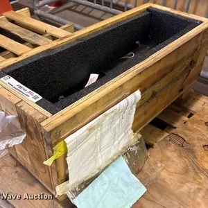 (2) Mac's hydraulic cylinders