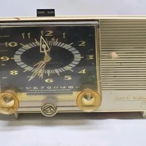 Goldenrod and White 1958 RCA Victor Model 1-C-5KE