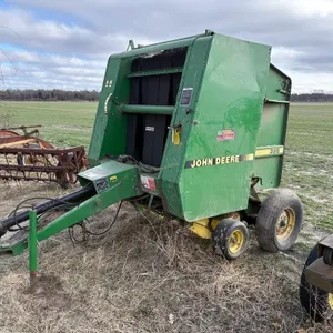 John Deere 335 Round Baler