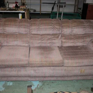 La-Z-Boy Sofa Measures 84 x 39 x 36