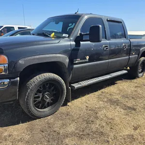 2005 GMC 2500HD, P/U TRUCK, 4X4, DURAMAX DIESEL 6.6 LLY , A/T, CREW CAB, SHORT BOX, LEATHER INTERIOR, PW/PL, 355,887KM'S SHOWING S/N: 1GTHK232X5F82046