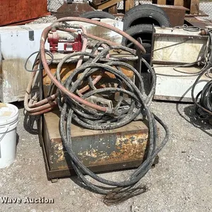 (3) auxiliary fuel tanks